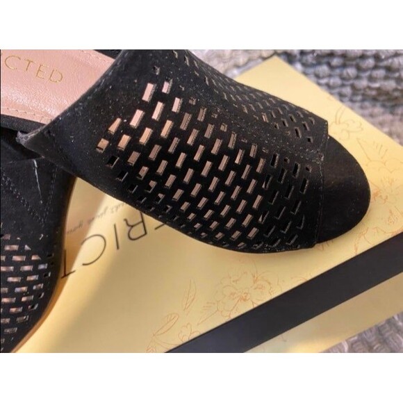 Restricted Peep-Toe Sandal Kitten Heel Black Size 6M New in Box - Picture 3 of 4